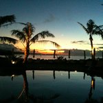 ザ・ブセナテラス - プールサイドから眺める夕日と月