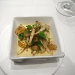 アーティショー - フォアグラのフランとキノコのフリカッセ