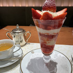 資生堂パーラー 日本橋店 - 岐阜県産いちご「美濃娘」スペシャルパフェ