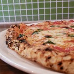 ピッツェリア ダ マッシモ - 横から。