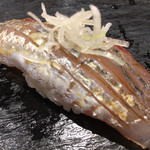 晶 - お好み1貫目 トビウオ