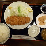 とんかつビストロ 肉のマルコウ - ロースかつ定食(120g・930円)