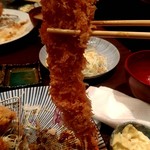とんかつ檍 - エビフライ　リフト！