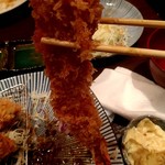 とんかつ檍 - エビフライ　リフト！