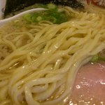 はまんど - はまんどの麺は太めの平打ち麺