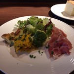 フェリスラナ - PRANZO B ¥1,250
            前菜 + フォカッチャ