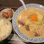 かいの - 「ちゃんぽんセット」（1,100円）。ついでに「生卵トッピング」（+100円）まで。