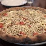 るふらん - ピザ窯で焼きあがったばかりのピザ。