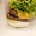  ハラカラ。 三軒茶屋店 - チェダーチーズバーガー+お肉1枚。
