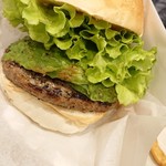  ハラカラ。 三軒茶屋店 - アボカドバーガー。アボカドトロトロ。