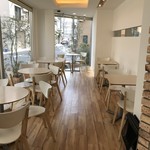 ママのえらんだ元町ケーキ - テーブル席コーナーは、こんな感じです（２０１９．３．１８）