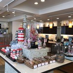 ママのえらんだ元町ケーキ - 店内ディスプレイ風景（２０１９．３．１８）