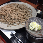 そば くら富 - 十割そば 粗びきざる(北海道 牡丹) ¥1100(税込)