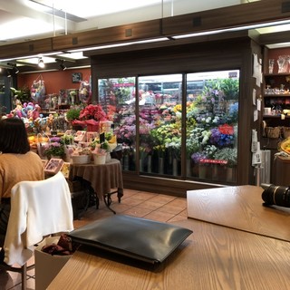 お花屋さんとスタバ By 豆だぬき15 スターバックス コーヒー 平塚ラスカ店 平塚 カフェ 食べログ お花屋さんとスタバ By 豆だぬき15 スターバックス コーヒー 平塚ラスカ店 平塚 カフェ 食べログ