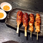 炭火焼鳥あずま - 月見つくねタレ250円、ぼんじりタレ200円