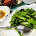 東亜食堂 - 空芯菜は夏の野菜ダカラネ！今の季節はコレ！と言われた中国野菜の炒め物♡