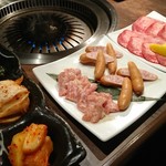ぴこぴこ精肉店 - キムチ3種盛＆タン塩＆ソーセージ・セセリ
