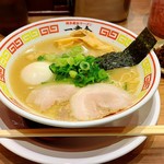 博多屋台ラーメン 一幸舎 - 辛子高菜ラーメン（味玉トッピング）