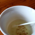 光庵 - ドリンク写真:お茶の代わりのダッタンソバの実入り蕎麦茶？