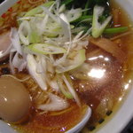 ラーメンキャロル - トッピングは、叉焼、メンマ、葱、茹でほうれん草