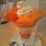 フルーツパーラーゴトー - 百目柿(百匁柿)パフェ　やさしい甘さで柿の概念が新たになります。