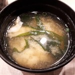 梅丘寿司の美登利総本店 - あらでとった出汁の「わかめの味噌汁」