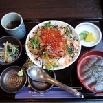 北海道旨いもの居酒屋 ヤマノキ - いくらルイベ親子丼定食1180円