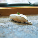 寿司栄 - サヨリの握り