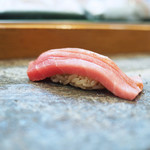 寿司栄 - 中トロの握り