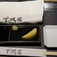 東京焼肉 平城苑 銀座5丁目店 - テーブルセット