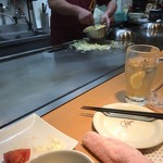 源亀 - グリグリかき混ぜで空気を入れています