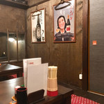 焼鳥 若竹 - 二階は禁煙席、昭和のにおいが心地よく。ここに下宿したくなります（笑）