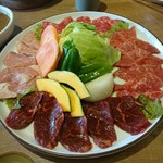 Yakiniku Aka Ushi - 3人用大皿の焼き肉