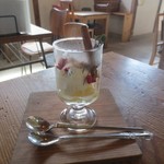 草々徒 - あたたかい桃とアイスクリームのシナモン添え