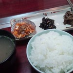 清流館 - 2011.11再訪時のごはん・三品・スープ