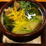 三友居 - 鯛のアラと大根の鍋物。
      