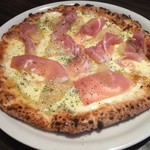 MILLE FIORI - 生ハムとリンゴのゴルゴンゾーラチーズ 蜂蜜がけ（￥1700）