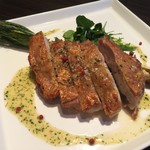 MILLE FIORI - ハーブ鶏もも肉のポワレ アンチョビバターソース（￥1500）