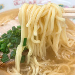 中華そば波 - 麺リフト