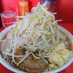 Ramen Jirou - 大ラーメン 野菜 にんにく多め カラメ
                        麺量は多め ブタが4枚も入ってる