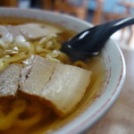 食堂なまえ - スープは拳骨がメイン、煮干しは使われていないそうです