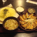 五味八珍 - 浜松餃子とつけ麺のセット