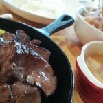 pancake&dining i.s.cafe - 霜降り牛タンランチ