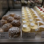 パティスリートレカルム - ケーキショーケース