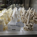 パティスリートレカルム - ケーキショーケース