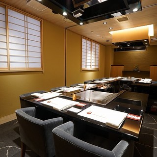 Up to 20 people. The Japanese-style private room is a completely private space with a dedicated chef.