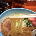 俺流塩らーめん - ややちぢれの中細麺