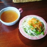 西洋料理店 もりたろう - サラダとスープ 結構キャベツの量あります