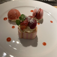 神楽坂焼肉 Kintan - いちごのロールケーキデザート