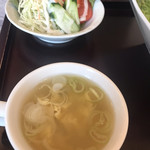 Yuimaru - ランチのスープ、サラダ